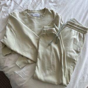 Aritzia TNA set